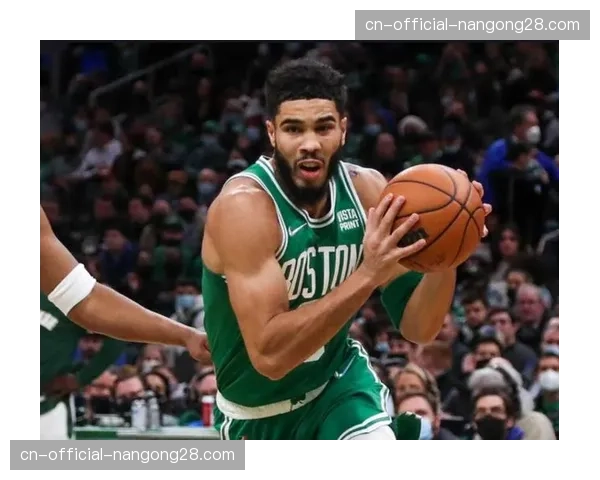 战报：塔图姆44分，凯尔特人击败骑士锁定季后赛主场优势