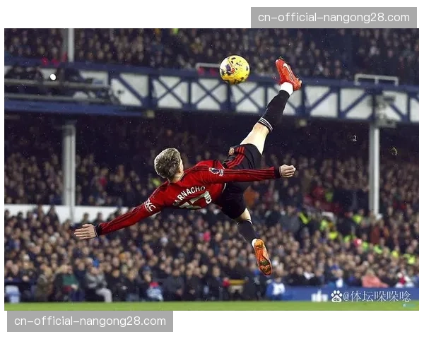 特写：伤愈复出的曼联中场梅努，用一次助攻宣告强势归来